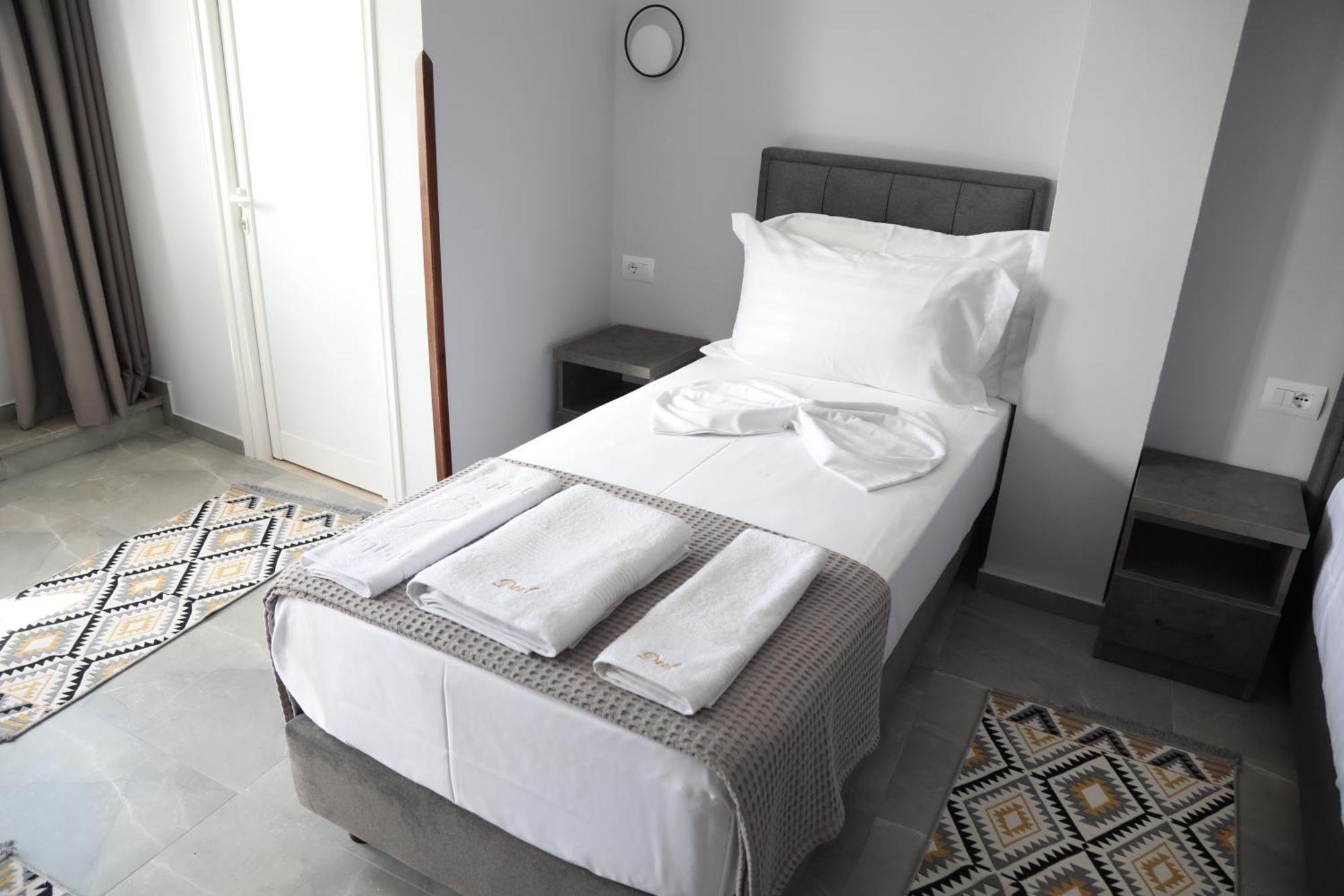 --Hotel Deal-- Rooms With Castle View Krujë Esterno foto