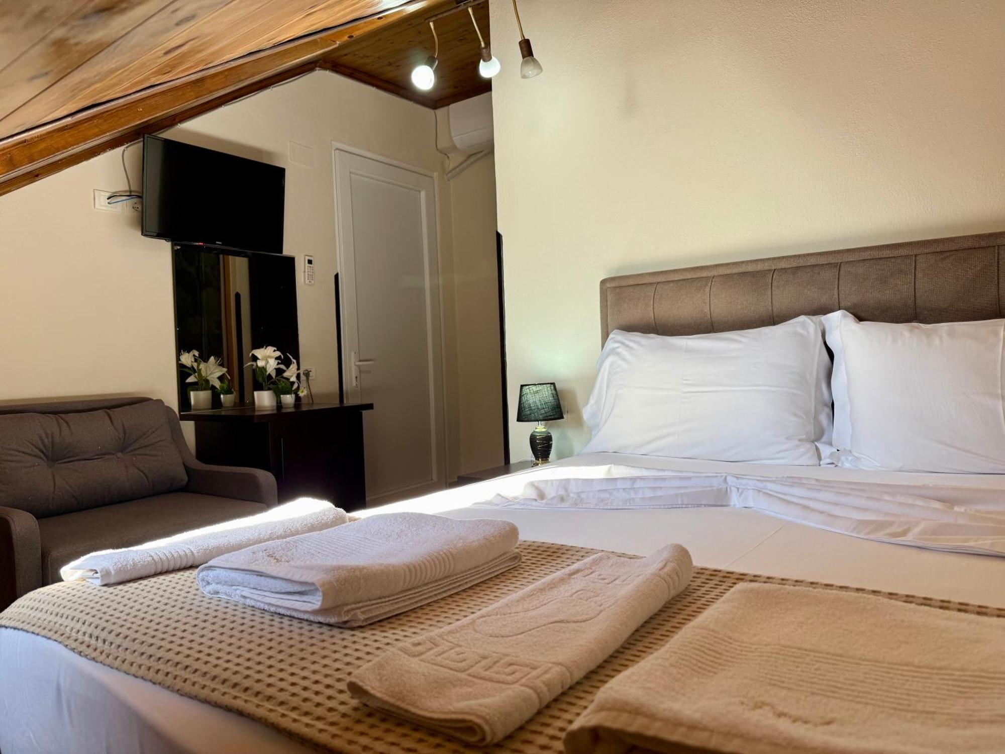 --Hotel Deal-- Rooms With Castle View Krujë Esterno foto